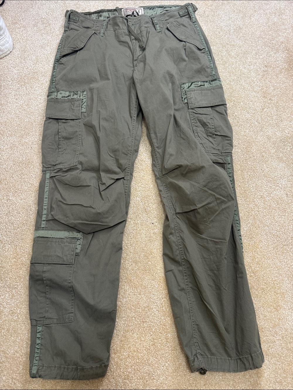 Abercrombie & Fitch Olive Green paratrooper Cargo Pants size 30. New.